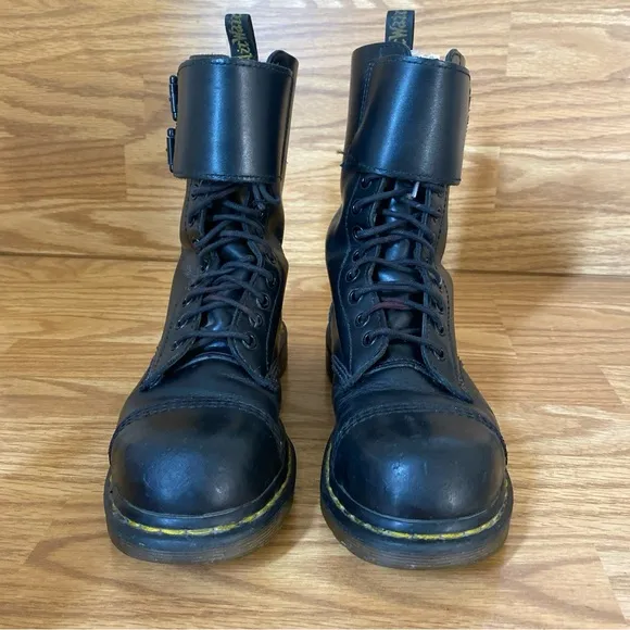 Dr. Martens Airwair 12 Hole  Boots Men’s Size 6 Women’s 7 Caden Steel Toe Black