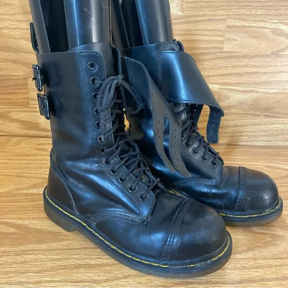 Dr. Martens Airwair 12 Hole  Boots Men’s Size 6 Women’s 7 Caden Steel Toe Black
