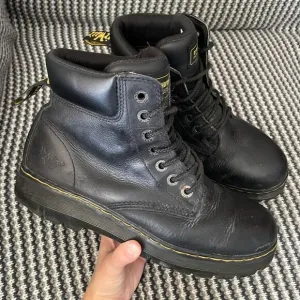 Dr Martens Winch Steel Toe Lace Up Durable Leather Boots men’s shoe size 11