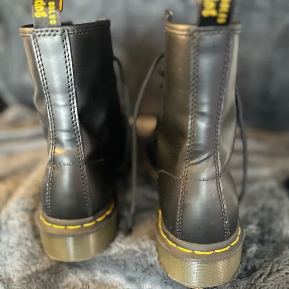 Dr Martins 1460 size 8 - 8 eyelet boots