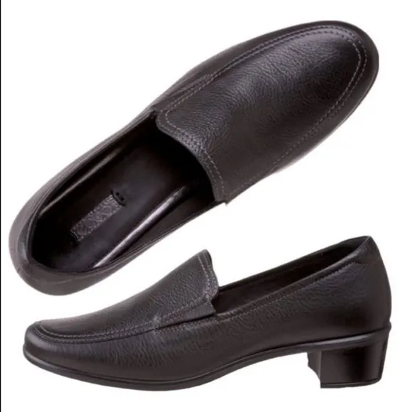𝅺ECCO Black Pebbled Leather Heeled Loafer Shoes Sz 40 Womens Us 9/9.5