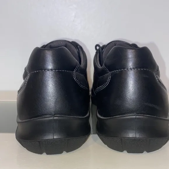 ECCO 'Sky Tie' Black Leather Comfort Sneakers Walking Shoes-Sz 42 (US 11-11.5)