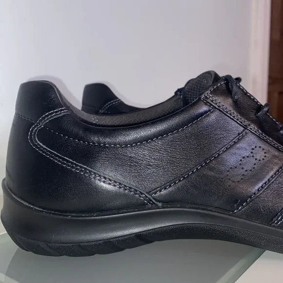 ECCO 'Sky Tie' Black Leather Comfort Sneakers Walking Shoes-Sz 42 (US 11-11.5)