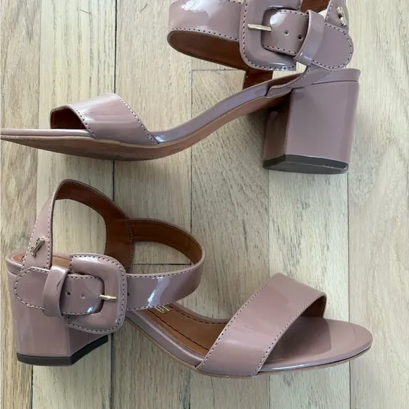 Elegant Women's Sandals in Brown