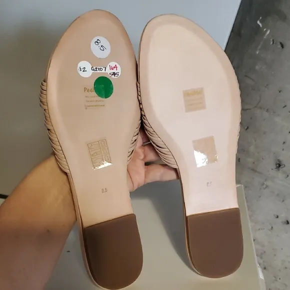 Elegant Women's Tan Slide Sandals