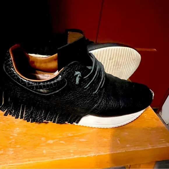 EsseUTEsse black leather dressy sneakers