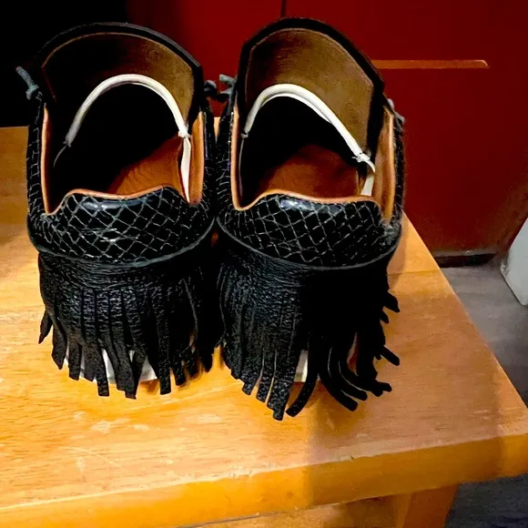 EsseUTEsse black leather dressy sneakers