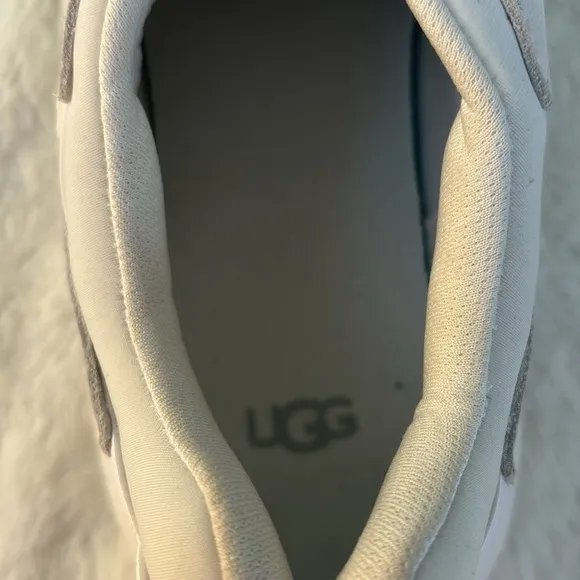 EUC Kids White UGG Sneakers Size 8