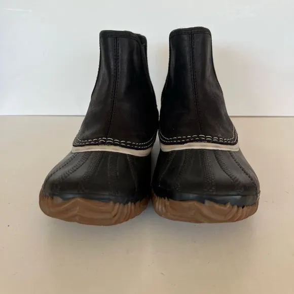EUC Sorel Out &amp; About Chelsea Women’s Waterproof Snow Boots, Size 7.5