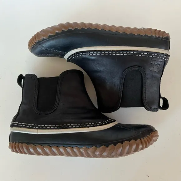 EUC Sorel Out &amp; About Chelsea Women’s Waterproof Snow Boots, Size 7.5