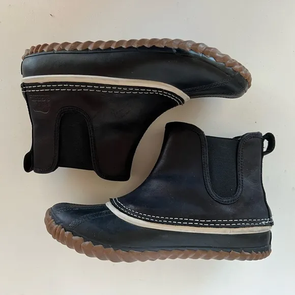 EUC Sorel Out &amp; About Chelsea Women’s Waterproof Snow Boots, Size 7.5