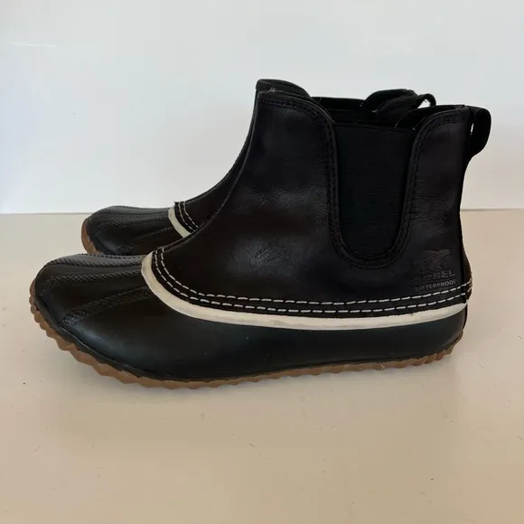 EUC Sorel Out &amp; About Chelsea Women’s Waterproof Snow Boots, Size 7.5