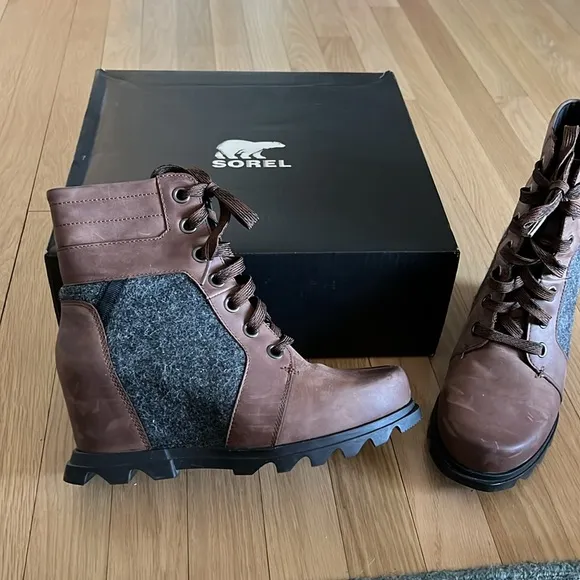 EUC Sorel Wedge Koan of Arctic boots, Sz 10