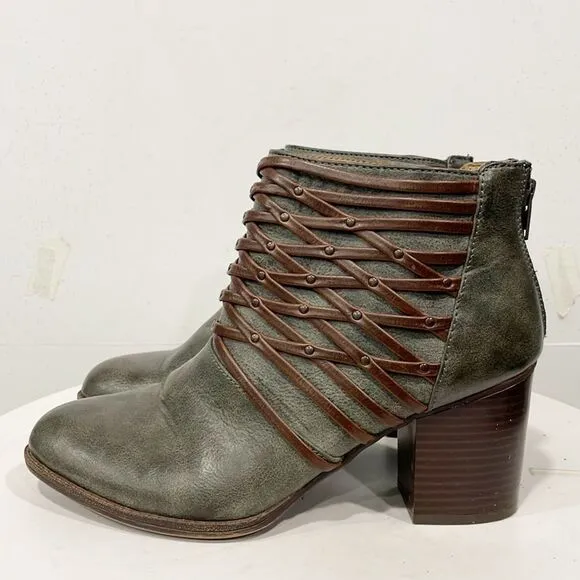 Euro By Sofft Ankle Sola Women Comfort Leather Studded Moto shoes boots 8M