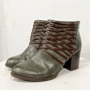 Euro By Sofft Ankle Sola Women Comfort Leather Studded Moto shoes boots 8M