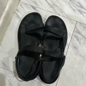 Everlane Sandals Women size 10 The ReNew Shoes Black Strappy Comfort Walking