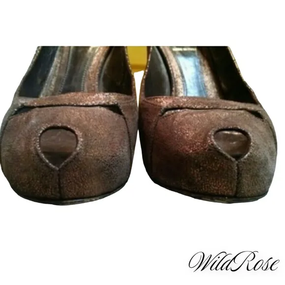 Fendi Bronze Leather Cut Out Perp Toe Pumps