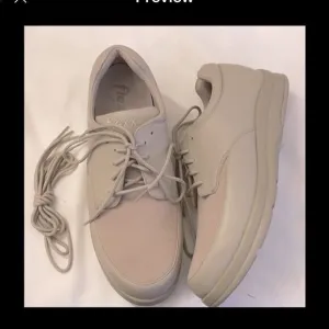FLEXX 8WW COMFORT SHOES.  NEW
