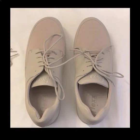 FLEXX 8WW COMFORT SHOES.  NEW