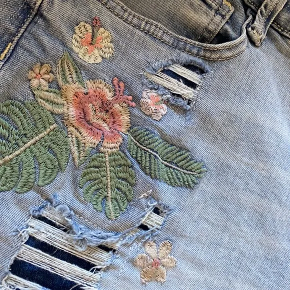 Floral Jean Shorts Ripped Distressed Wash Embroidered Flowers Size Large 17