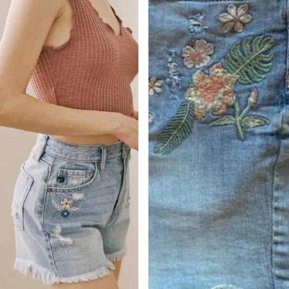 Floral Jean Shorts Ripped Distressed Wash Embroidered Flowers Size Large 17