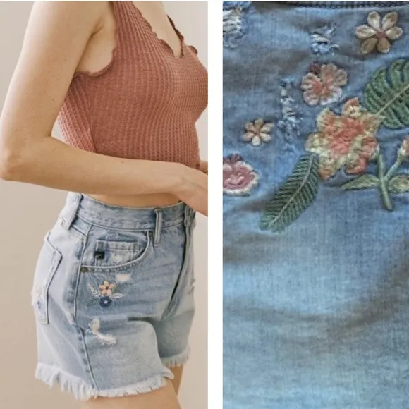 Floral Jean Shorts Ripped Distressed Wash Embroidered Flowers Size Large 17