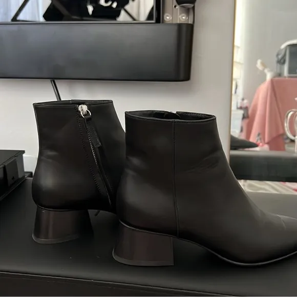 Freda Salvador Pointed Toe Heel Boots  Size 6,5