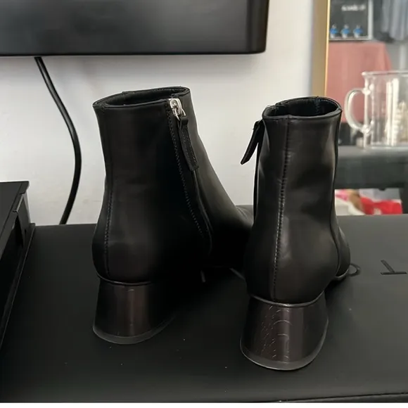 Freda Salvador Pointed Toe Heel Boots  Size 6,5