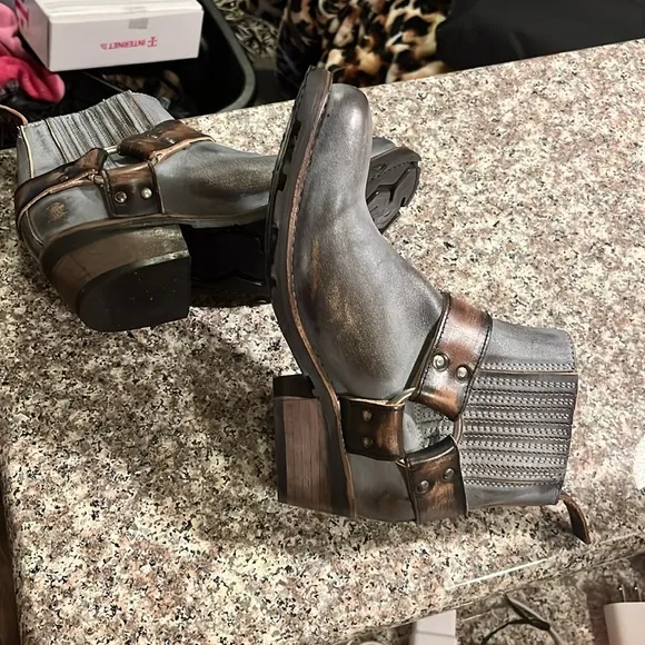 Free Bird steel blue and Brown harness Ankle 🥾