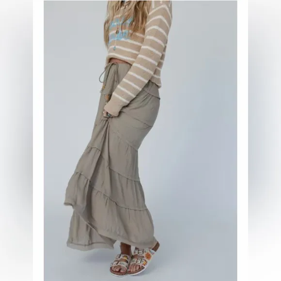 FREE FLOW TIERED MAXI SKIRT NWT Boutique