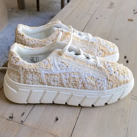 Free People Catch Me If You can Platform Crochet Chunky Sole Sneaker Size 8