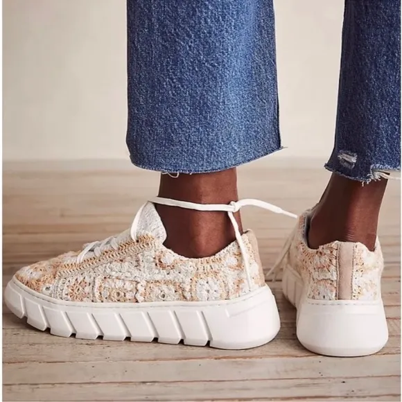 Free People Catch Me if You Can Sneaker in Blush Combo Lugged Sole Size 37