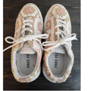 Free‎ People Catch Me If You Can Womans Crochet Sneakers 37 (6.5-7) Beige Pink