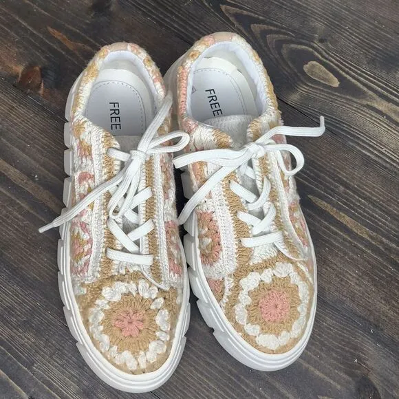 Free‎ People Catch Me If You Can Womans Crochet Sneakers 37 (6.5-7) Beige Pink