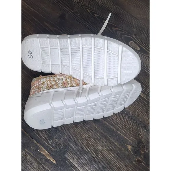 Free‎ People Catch Me If You Can Womans Crochet Sneakers 37 (6.5-7) Beige Pink