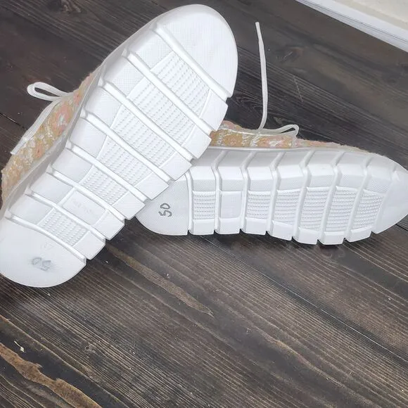 Free‎ People Catch Me If You Can Womans Crochet Sneakers 37 (6.5-7) Beige Pink
