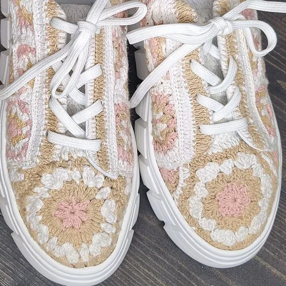 Free‎ People Catch Me If You Can Womans Crochet Sneakers 37 (6.5-7) Beige Pink