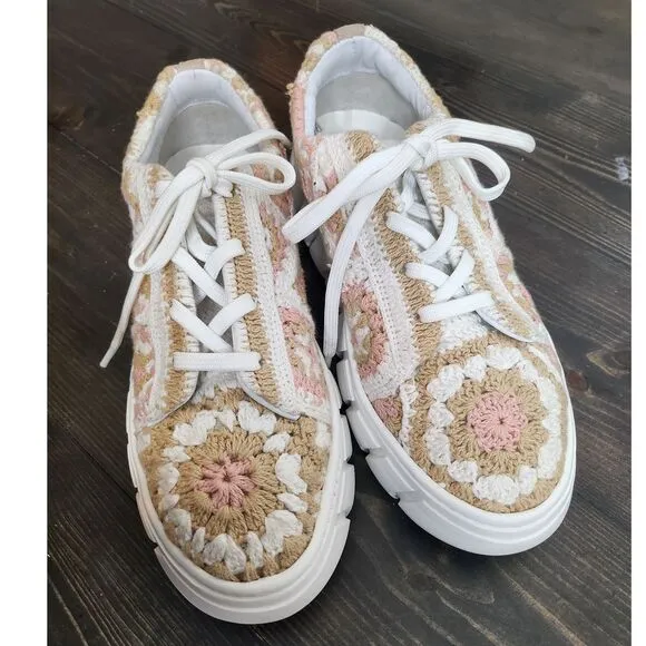 Free‎ People Catch Me If You Can Womans Crochet Sneakers 37 (6.5-7) Beige Pink
