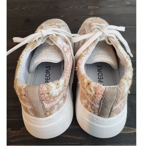 Free‎ People Catch Me If You Can Womans Crochet Sneakers 37 (6.5-7) Beige Pink