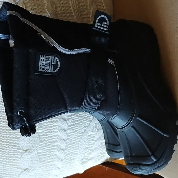 Free Soldier Boots Waterproof Size 8 .