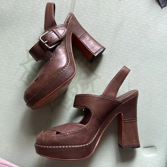 FRYE Brown Leather Women's Heeled Sandals Brassy Studs