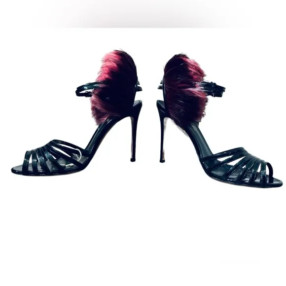GIANVITO ROSSI***Black Patent Heels w/Feathers***US 7 $950