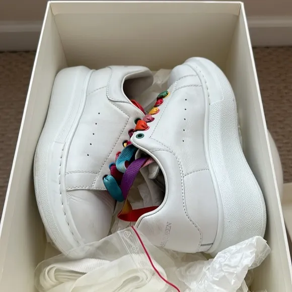 Girls Alexander McQueen white leather sneakers size 13C in great condition🥰