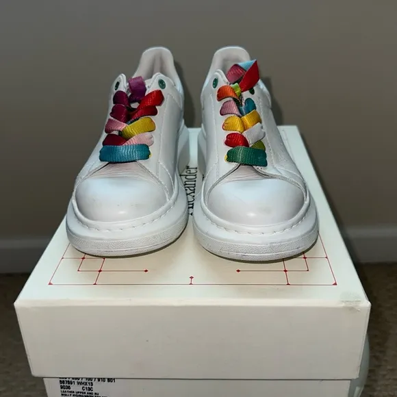 Girls Alexander McQueen white leather sneakers size 13C in great condition🥰