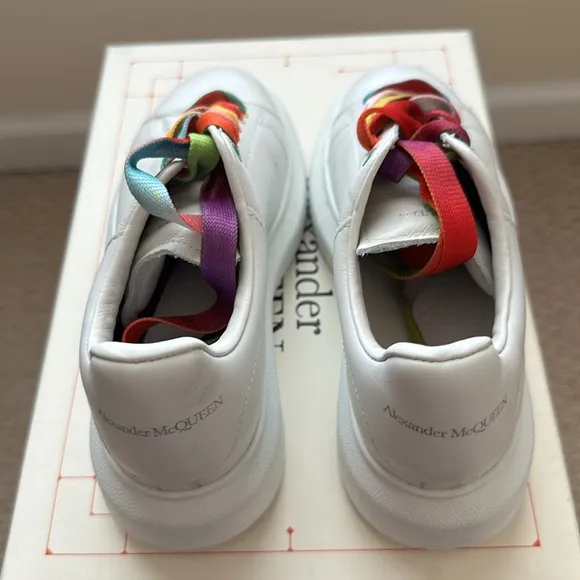 Girls Alexander McQueen white leather sneakers size 13C in great condition🥰