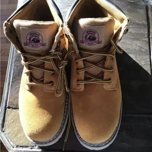 Gramma boots size 91/2.Steel toe.