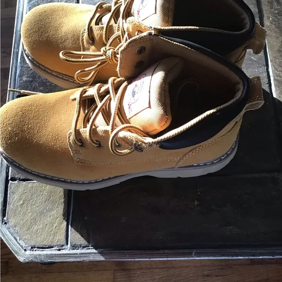 Gramma boots size 91/2.Steel toe.