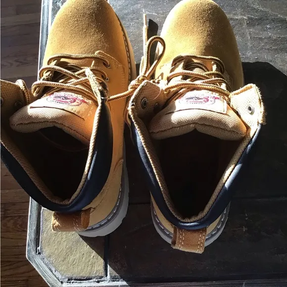 Gramma boots size 91/2.Steel toe.