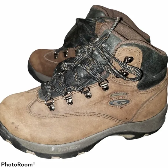HI- TEC  brown hiking boots size 5.5