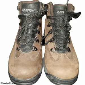 HI- TEC  brown hiking boots size 5.5